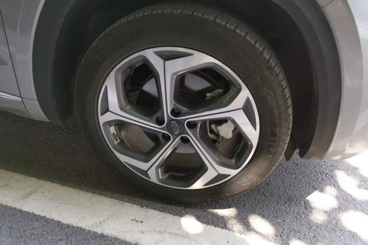 Used Geely Auto Monjaro L 2024 2.0TD DCT EVO Two-Wheel Drive Long-Range Version Right Front Wheel Hub