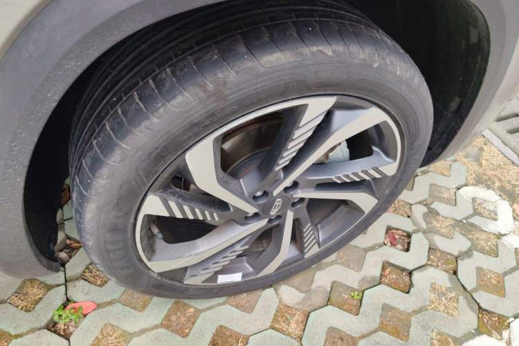 Used Geely Auto Monjaro L 2024 2.0TD High-Power Automatic Two-Wheel Drive Skyline Edition Right Front Wheel Hub