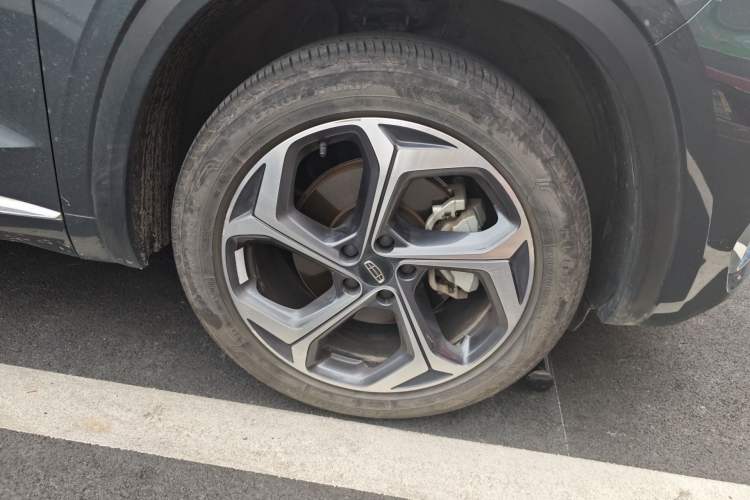 Used Geely Auto Monjaro L 2024 2.0TD High-Power Automatic Two-Wheel Drive Yunqi Version Right Front Wheel Hub