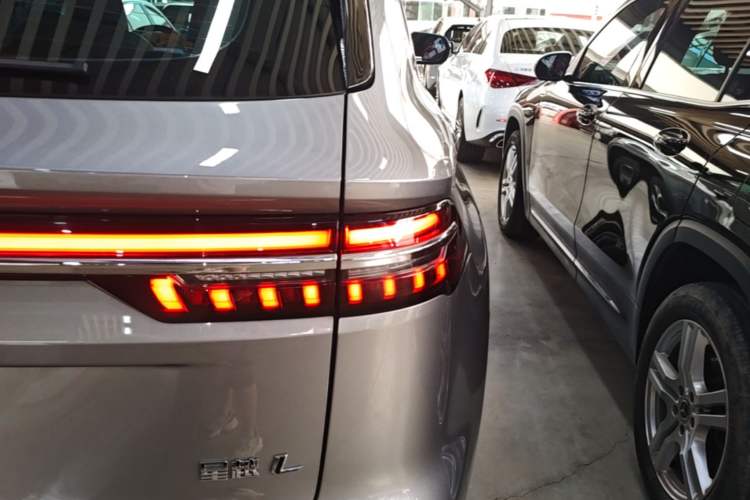 Used Geely Auto Monjaro L 2024 2.0TD High-Power Automatic Two-Wheel Drive Yunqi Version Right Rear Taillight