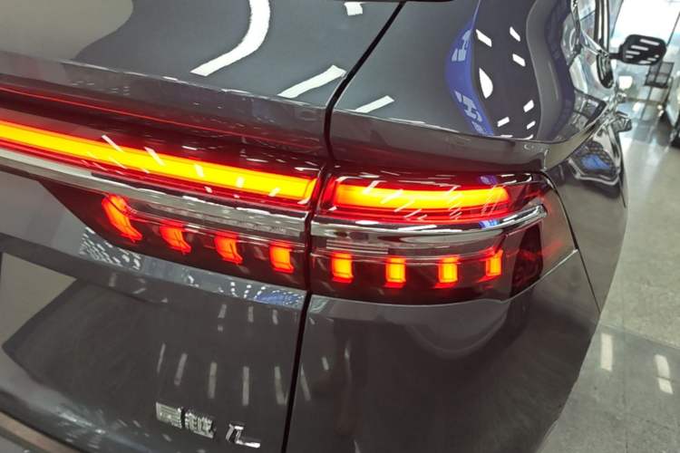 Used Geely Auto Monjaro L 2024 2.0TD High-Power Automatic Two-Wheel Drive Skyline Edition Right Rear Taillight