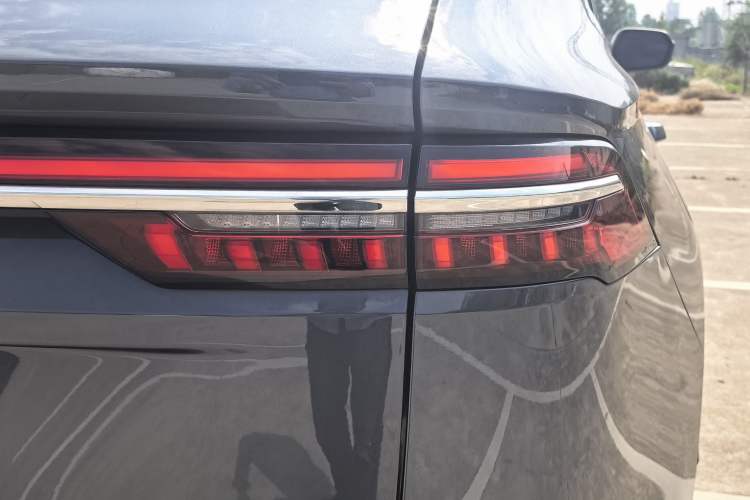 Used Geely Auto Monjaro L 2024 2.0TD High-Power Automatic Two-Wheel Drive Yunqi Version Right Rear Taillight