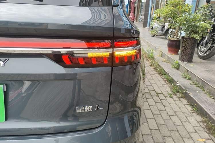 Used Geely Auto Monjaro L 2024 2.0TD DCT EVO Two-Wheel Drive Long-Range Version Right Rear Taillight