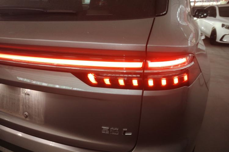 Used Geely Auto Monjaro L 2024 2.0TD DCT EVO Two-Wheel Drive Long-Range Version Right Rear Taillight