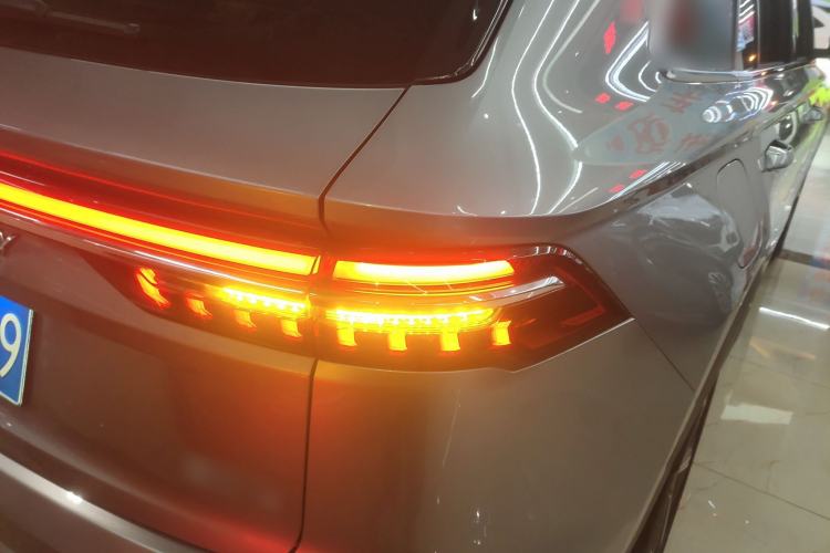 Used Geely Auto Monjaro L 2024 2.0TD High-Power Automatic Two-Wheel Drive Yunqi Version Right Rear Taillight