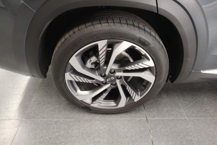 Used Geely Auto Monjaro L 2024 2.0TD High-Power Automatic Two-Wheel Drive Skyline Edition Right Rear Wheel Hub