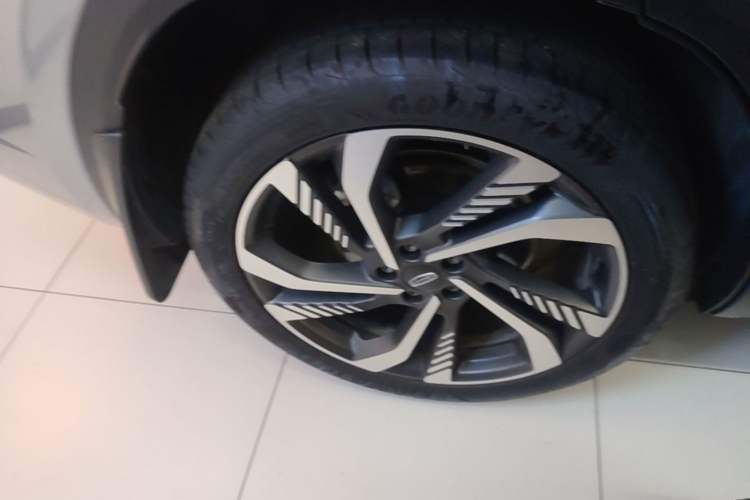 Used Geely Auto Monjaro L 2024 2.0TD High-Power Automatic Two-Wheel Drive Skyline Edition Right Rear Wheel Hub