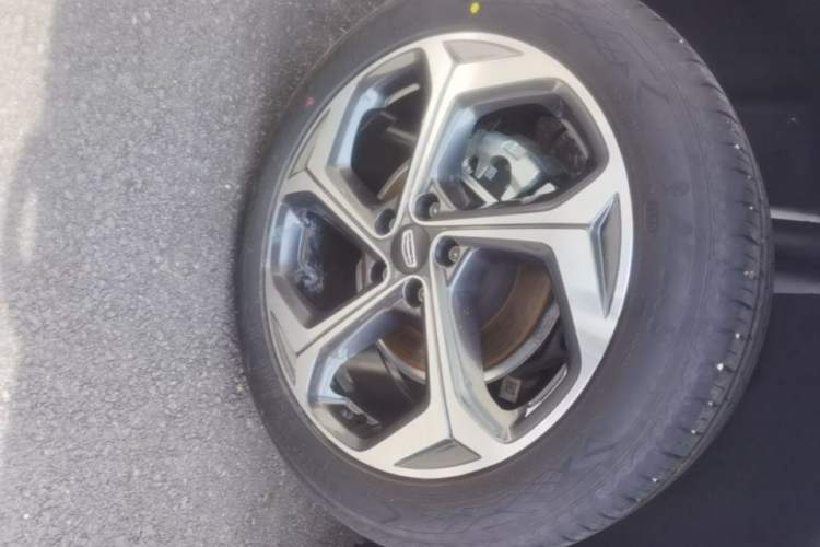 Used Geely Auto Monjaro L 2024 2.0TD DCT EVO Two-Wheel Drive Long-Range Version Right Rear Wheel Hub