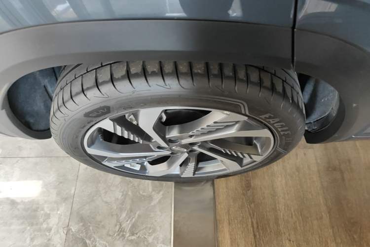 Used Geely Auto Monjaro L 2024 2.0TD High-Power Automatic Two-Wheel Drive Skyline Edition Right Rear Wheel Hub