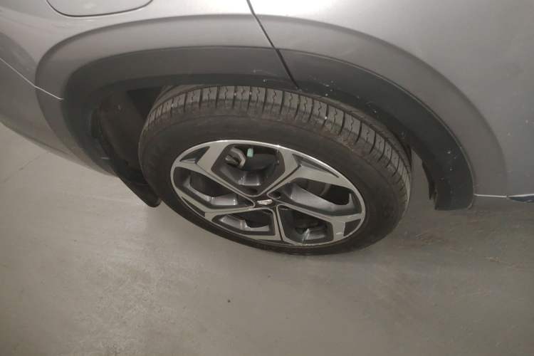 Used Geely Auto Monjaro L 2024 2.0TD DCT EVO Two-Wheel Drive Long-Range Version Right Rear Wheel Hub