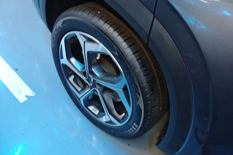 Used Geely Auto Monjaro L 2024 2.0TD DCT EVO Two-Wheel Drive Long-Range Version Right Rear Wheel Hub