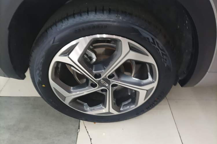 Used Geely Auto Monjaro L 2024 2.0TD DCT EVO Two-Wheel Drive Long-Range Version Right Rear Wheel Hub