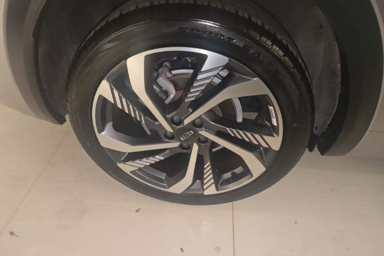 Used Geely Auto Monjaro L 2024 2.0TD High-Power Automatic Two-Wheel Drive Skyline Edition Right Rear Wheel Hub