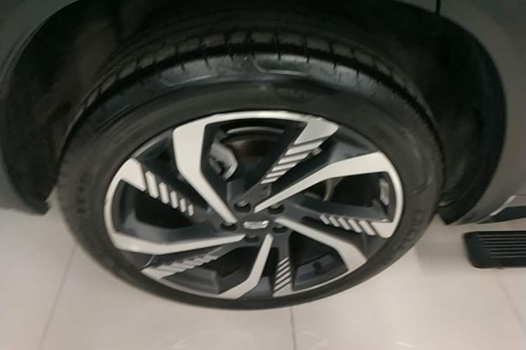 Used Geely Auto Monjaro L 2024 2.0TD High-Power Automatic Two-Wheel Drive Skyline Edition Right Rear Wheel Hub