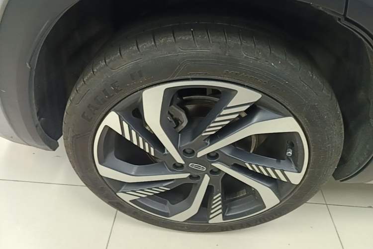 Used Geely Auto Monjaro L 2024 2.0TD High-Power Automatic Two-Wheel Drive Skyline Edition Right Rear Wheel Hub