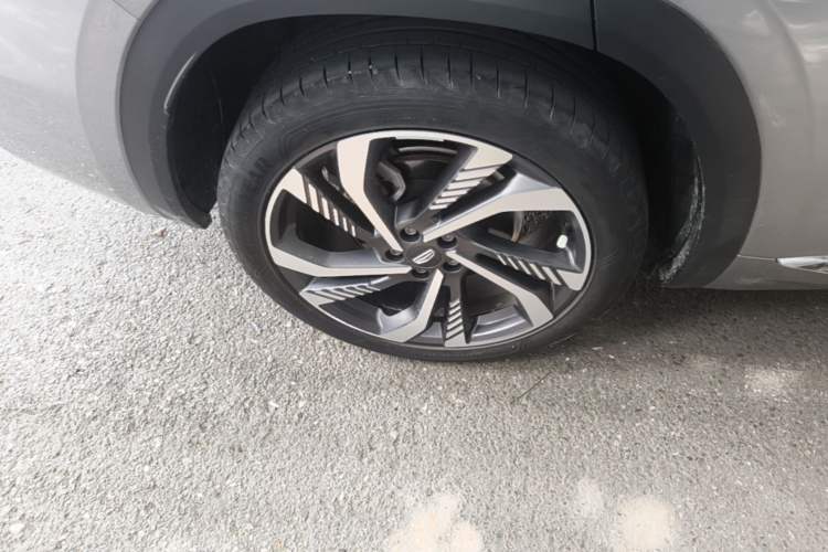 Used Geely Auto Monjaro L 2024 2.0TD High-Power Automatic Two-Wheel Drive Skyline Edition Right Rear Wheel Hub