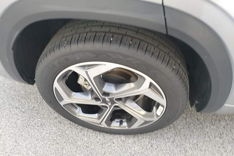 Used Geely Auto Monjaro L 2024 2.0TD DCT EVO Two-Wheel Drive Long-Range Version Right Rear Wheel Hub