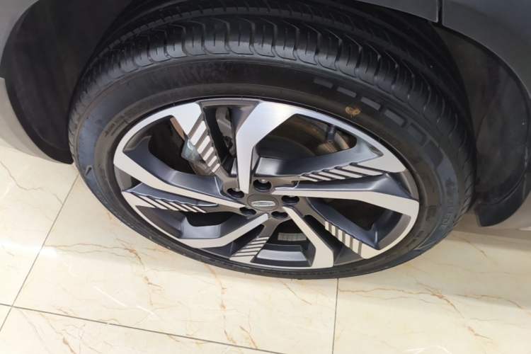 Used Geely Auto Monjaro L 2024 2.0TD High-Power Automatic Two-Wheel Drive Skyline Edition Right Rear Wheel Hub