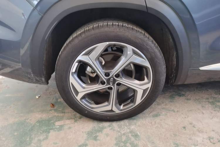 Used Geely Auto Monjaro L 2024 2.0TD DCT EVO Two-Wheel Drive Long-Range Version Right Rear Wheel Hub