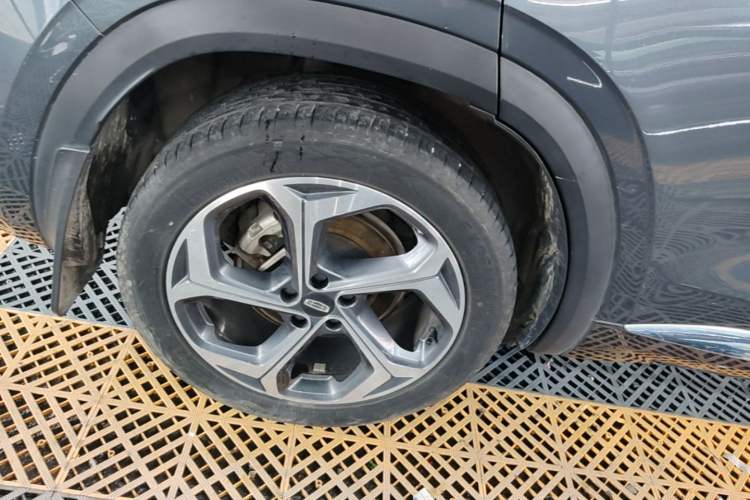 Used Geely Auto Monjaro L 2024 2.0TD DCT EVO Two-Wheel Drive Long-Range Version Right Rear Wheel Hub