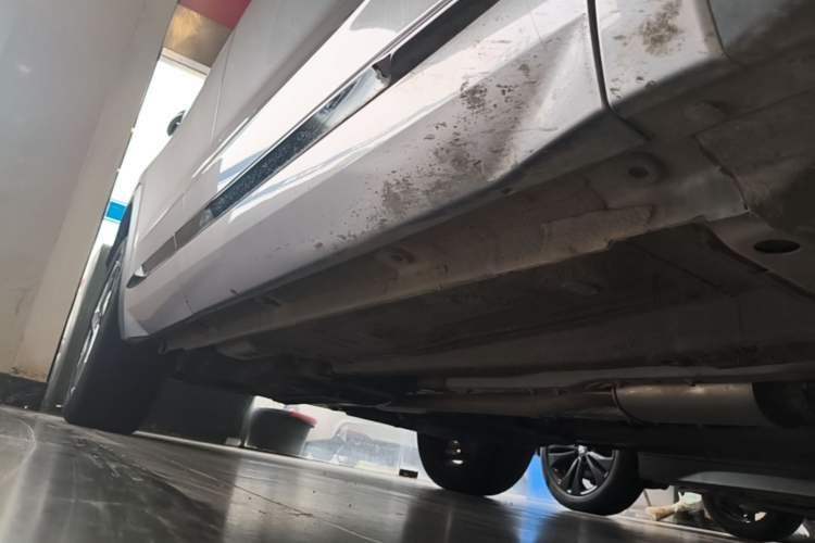 Used Geely Auto Monjaro L 2024 2.0TD DCT EVO Two-Wheel Drive Long-Range Version Right Side Sill