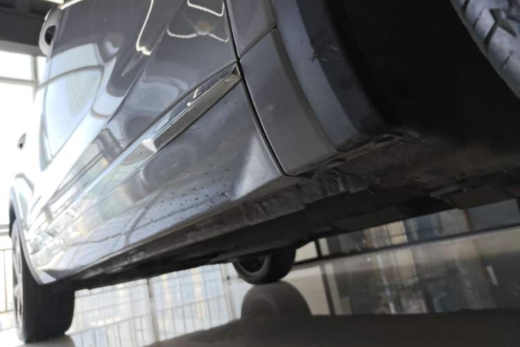 Used Geely Auto Monjaro L 2024 2.0TD DCT EVO Two-Wheel Drive Long-Range Version Right Side Sill