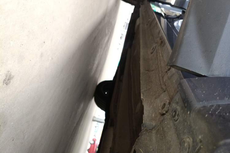 Used Geely Auto Monjaro L 2024 2.0TD High-Power Automatic Two-Wheel Drive Skyline Edition Right Side Sill