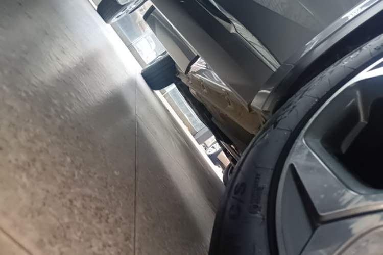 Used Geely Auto Monjaro L 2024 2.0TD DCT EVO Two-Wheel Drive Long-Range Version Right Side Sill
