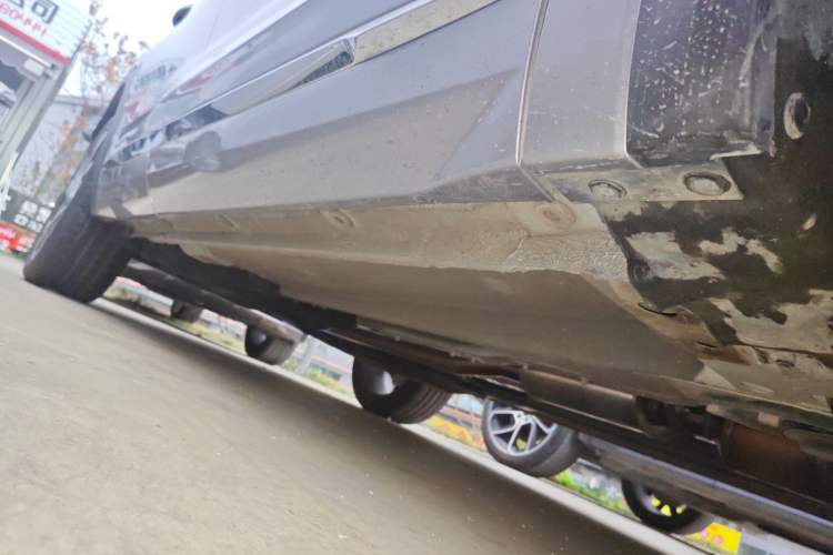 Used Geely Auto Monjaro L 2024 2.0TD High-Power Automatic Two-Wheel Drive Skyline Edition Right Side Sill