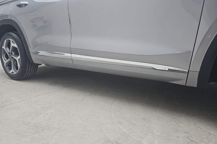 Used Geely Auto Monjaro L 2024 2.0TD High-Power Automatic Two-Wheel Drive Yunqi Version Right Side Sill