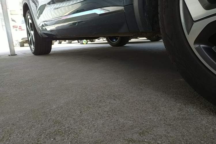 Used Geely Auto Monjaro L 2024 2.0TD DCT EVO Two-Wheel Drive Long-Range Version Right Side Sill