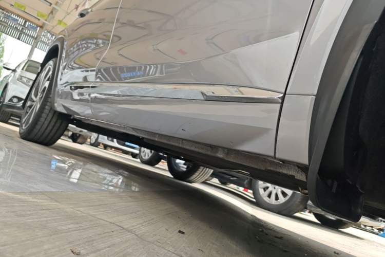 Used Geely Auto Monjaro L 2024 2.0TD High-Power Automatic Two-Wheel Drive Skyline Edition Right Side Sill