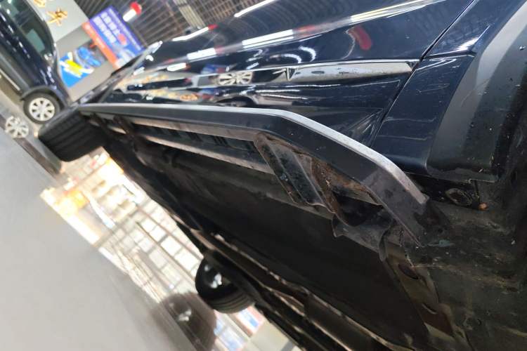 Used Geely Auto Monjaro L 2024 2.0TD High-Power Automatic Two-Wheel Drive Skyline Edition Right Side Sill