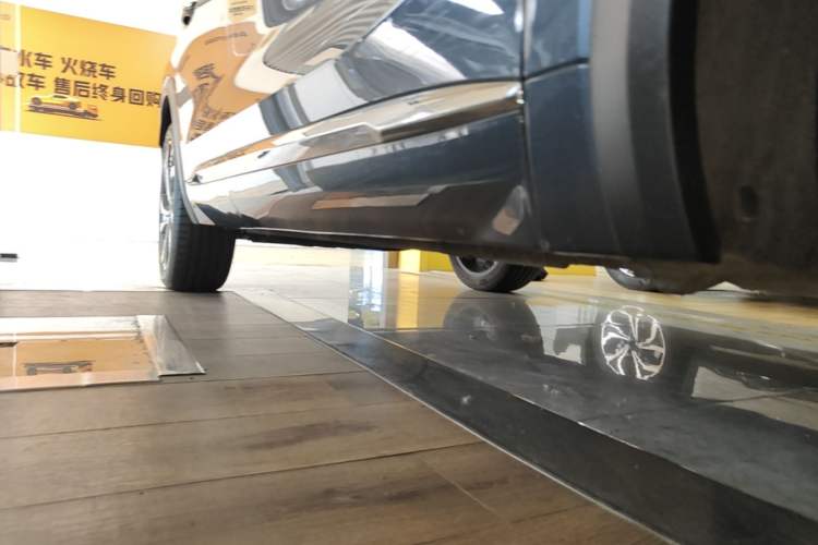 Used Geely Auto Monjaro L 2024 2.0TD High-Power Automatic Two-Wheel Drive Skyline Edition Right Side Sill