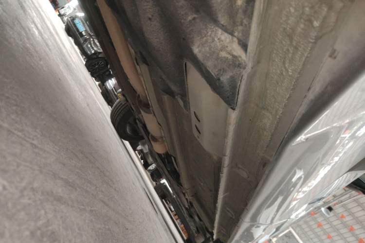 Used Geely Auto Monjaro L 2024 2.0TD DCT EVO Two-Wheel Drive Long-Range Version Right Side Sill