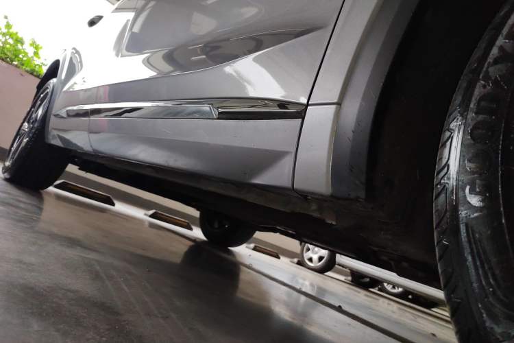 Used Geely Auto Monjaro L 2024 2.0TD High-Power Automatic Two-Wheel Drive Yunqi Version Right Side Sill