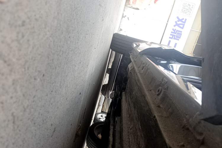 Used Geely Auto Monjaro L 2024 2.0TD DCT EVO Two-Wheel Drive Long-Range Version Right Side Sill