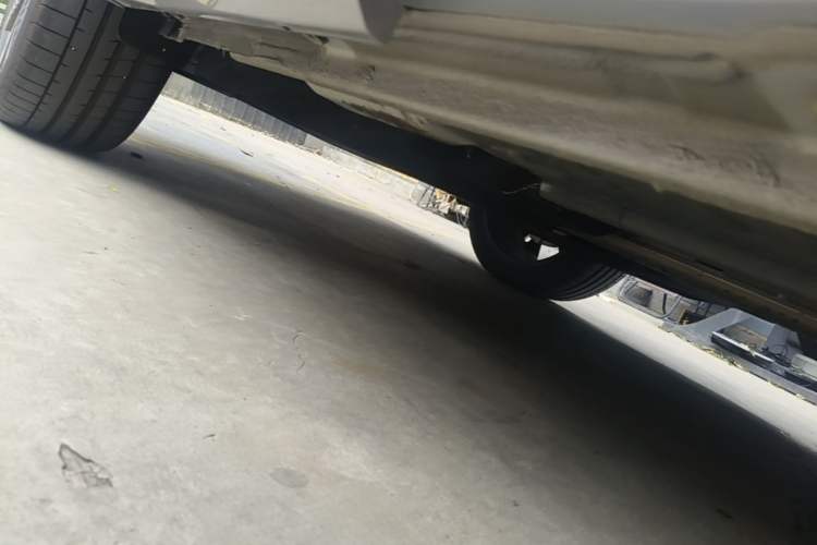 Used Geely Auto Monjaro L 2024 2.0TD High-Power Automatic Two-Wheel Drive Skyline Edition Right Side Sill