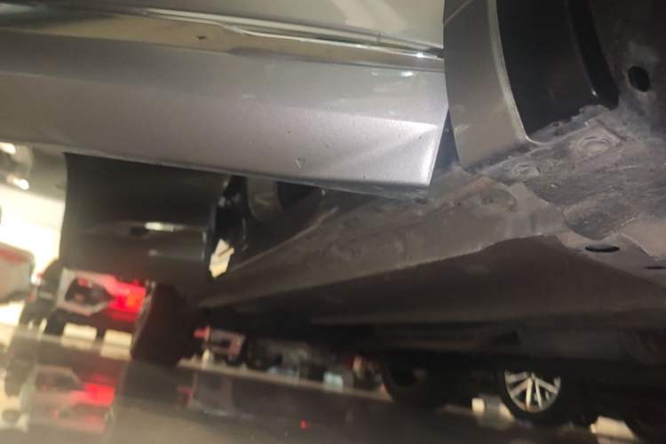 Used Geely Auto Monjaro L 2024 2.0TD High-Power Automatic Two-Wheel Drive Skyline Edition Right Side Sill