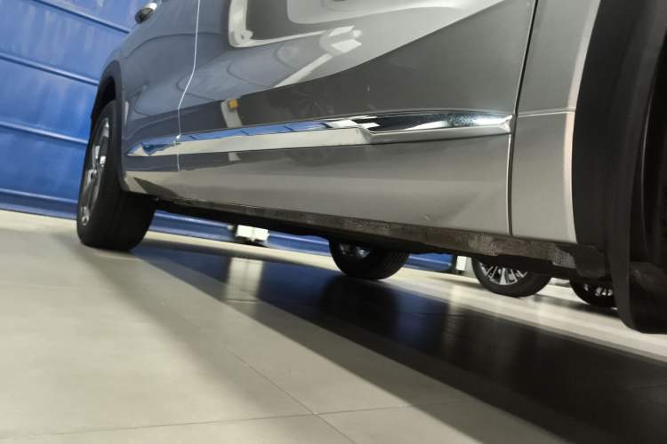 Used Geely Auto Monjaro L 2024 2.0TD High-Power Automatic Two-Wheel Drive Yunqi Version Right Side Sill