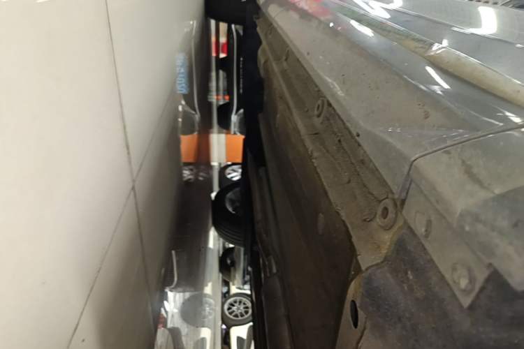 Used Geely Auto Monjaro L 2024 2.0TD High-Power Automatic Two-Wheel Drive Skyline Edition Right Side Sill