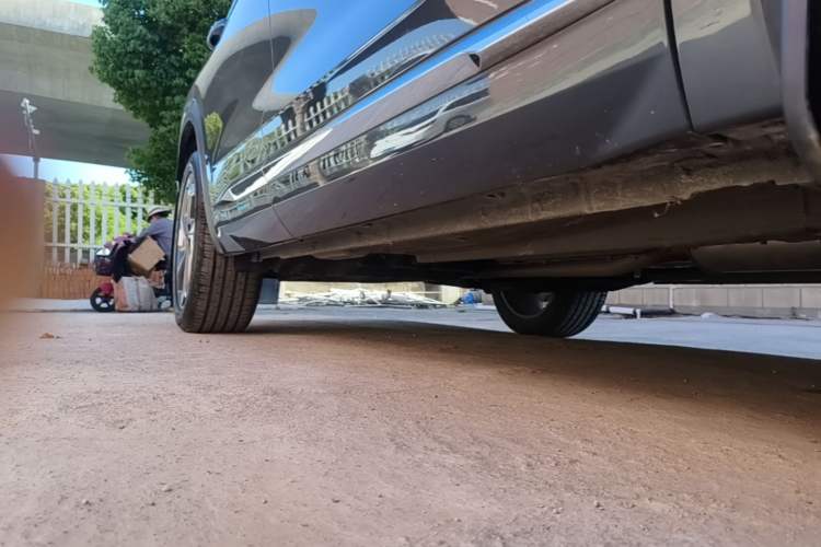 Used Geely Auto Monjaro L 2024 2.0TD DCT EVO Two-Wheel Drive Long-Range Version Right Side Sill