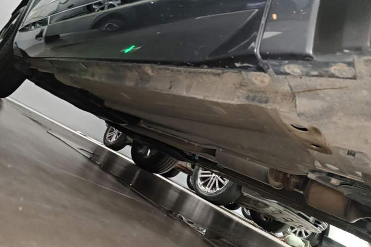 Used Geely Auto Monjaro L 2024 2.0TD DCT EVO Two-Wheel Drive Long-Range Version Right Side Sill