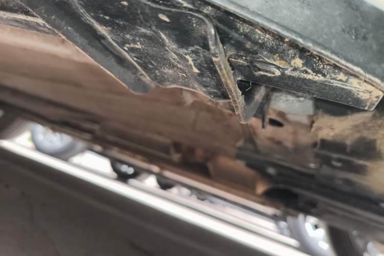 Used Geely Auto Monjaro L 2024 2.0TD High-Power Automatic Two-Wheel Drive Yunqi Version Right Side Sill