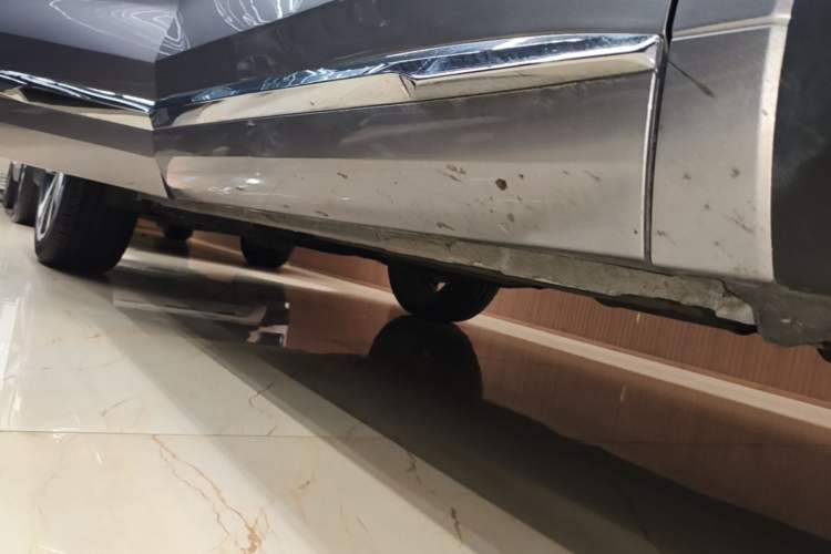 Used Geely Auto Monjaro L 2024 2.0TD High-Power Automatic Two-Wheel Drive Skyline Edition Right Side Sill