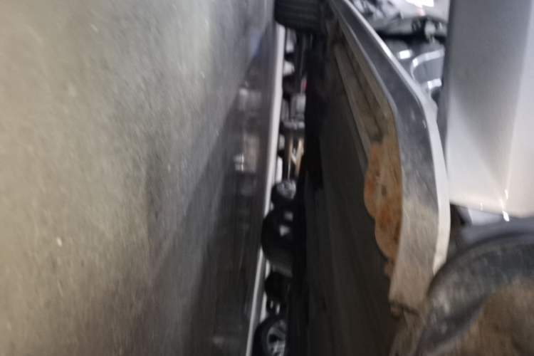 Used Geely Auto Monjaro L 2024 2.0TD High-Power Automatic Two-Wheel Drive Skyline Edition Right Side Sill