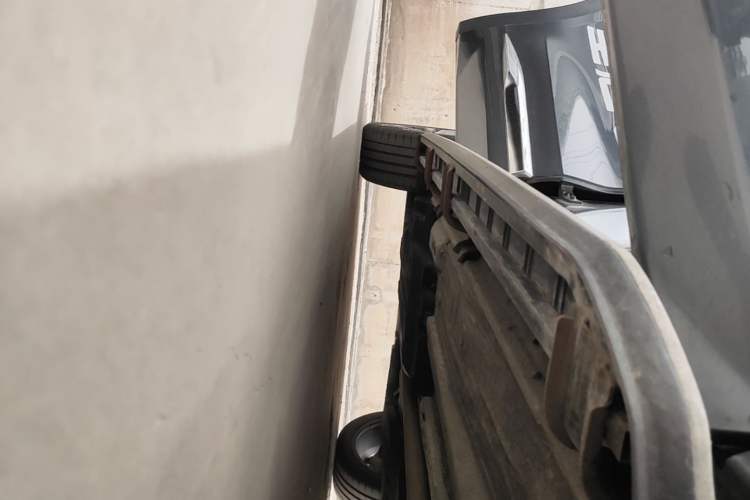 Used Geely Auto Monjaro L 2024 2.0TD High-Power Automatic Two-Wheel Drive Skyline Edition Right Side Sill