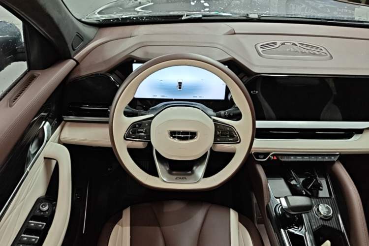 Used Geely Auto Monjaro L 2024 2.0TD High-Power Automatic Two-Wheel Drive Yunqi Version Steering Wheel