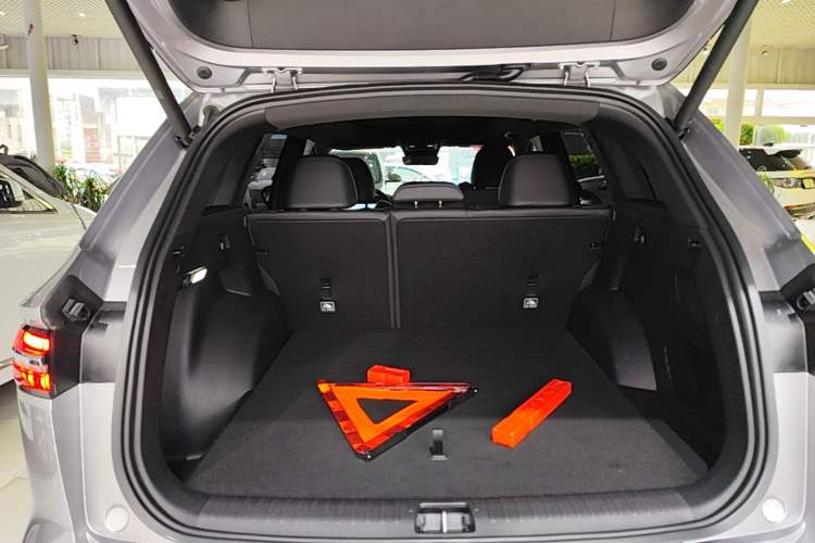 Used Geely Auto Monjaro L 2024 2.0TD High-Power Automatic Two-Wheel Drive Skyline Edition Trunk