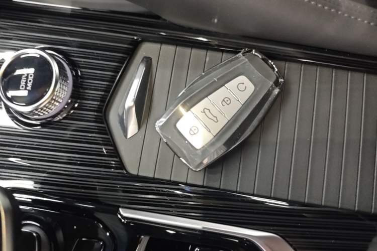Used Geely Auto Monjaro L 2024 2.0TD High-Power Automatic Two-Wheel Drive Skyline Edition Vehicle Key